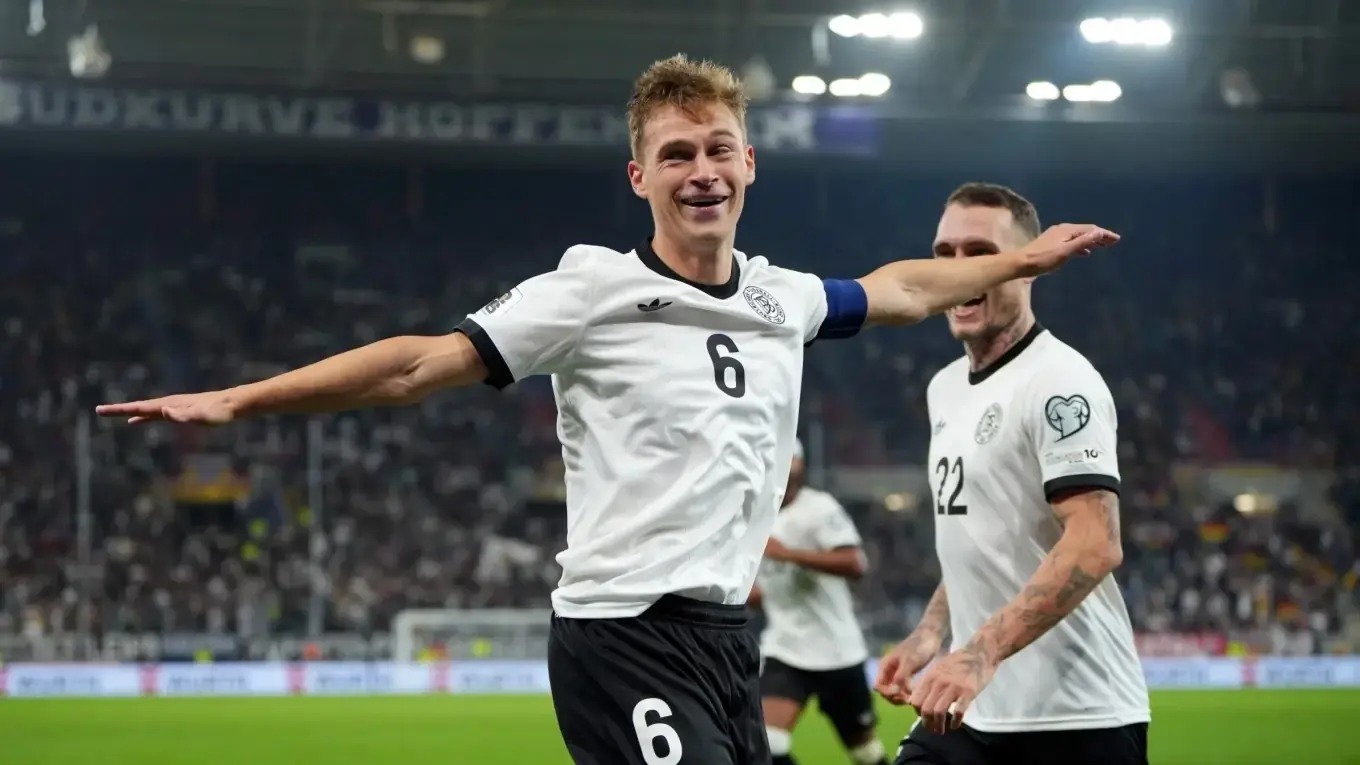 Đội tuyển Đức lấy lại ngôi đầu bảng A